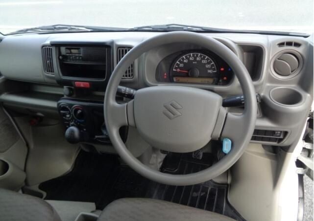 car_1dbd4cff-f181-4159-8fea-035104034f7c_640_0