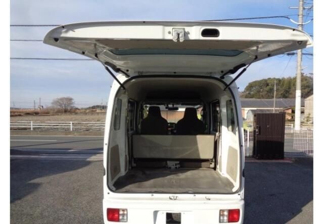 car_7b44e333-4ced-429b-a0ed-55a36a5fb602_640_0