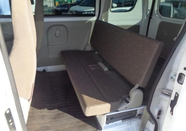 car_8ec19748-a00a-4e8e-9aa8-4d11a99b0b3f_640_0